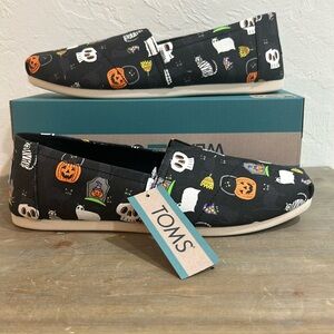 NWT Toms Halloween Black Cats Pumpkins Skulls Slip On Size 8.5